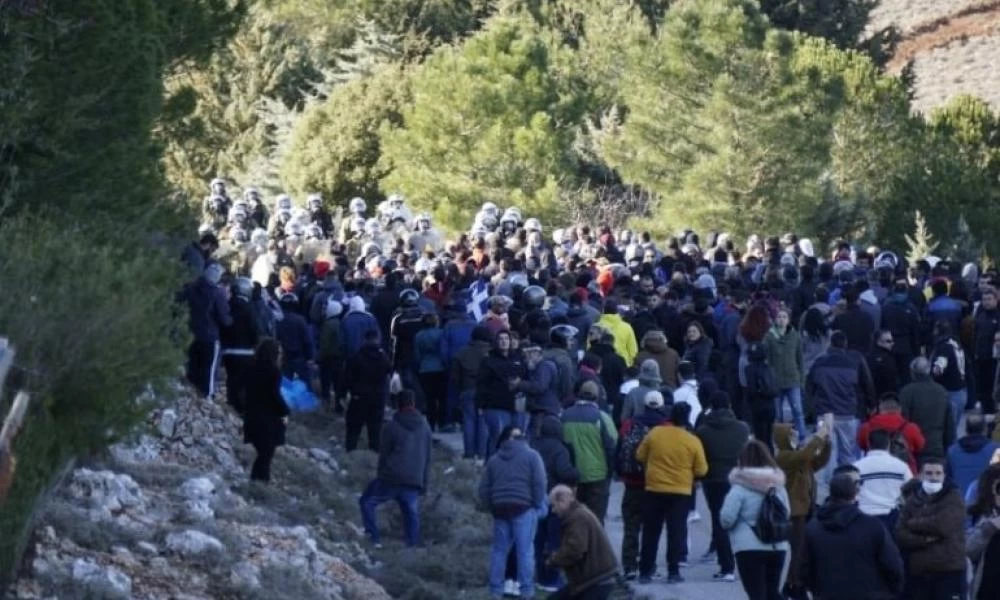 Χίος: Οι νησιώτες καταγγέλλουν τους μετανάστες - Ζημιές ύψους 422.000 ευρώ